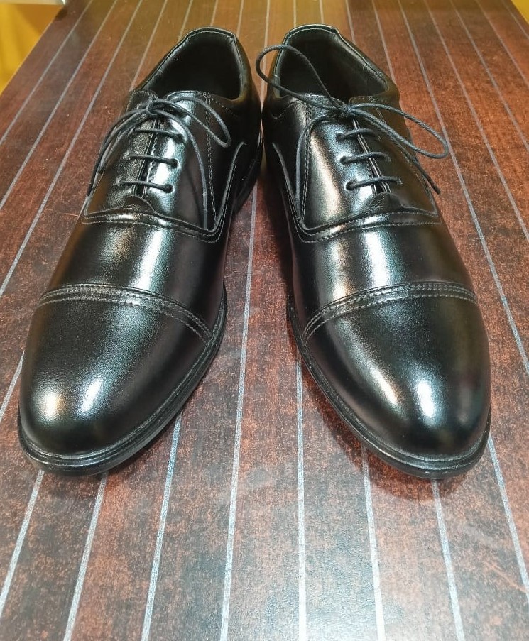 Step into sophistication with these classic black leather lace-up shoes — the perfect blend of timeless style and modern elegance.